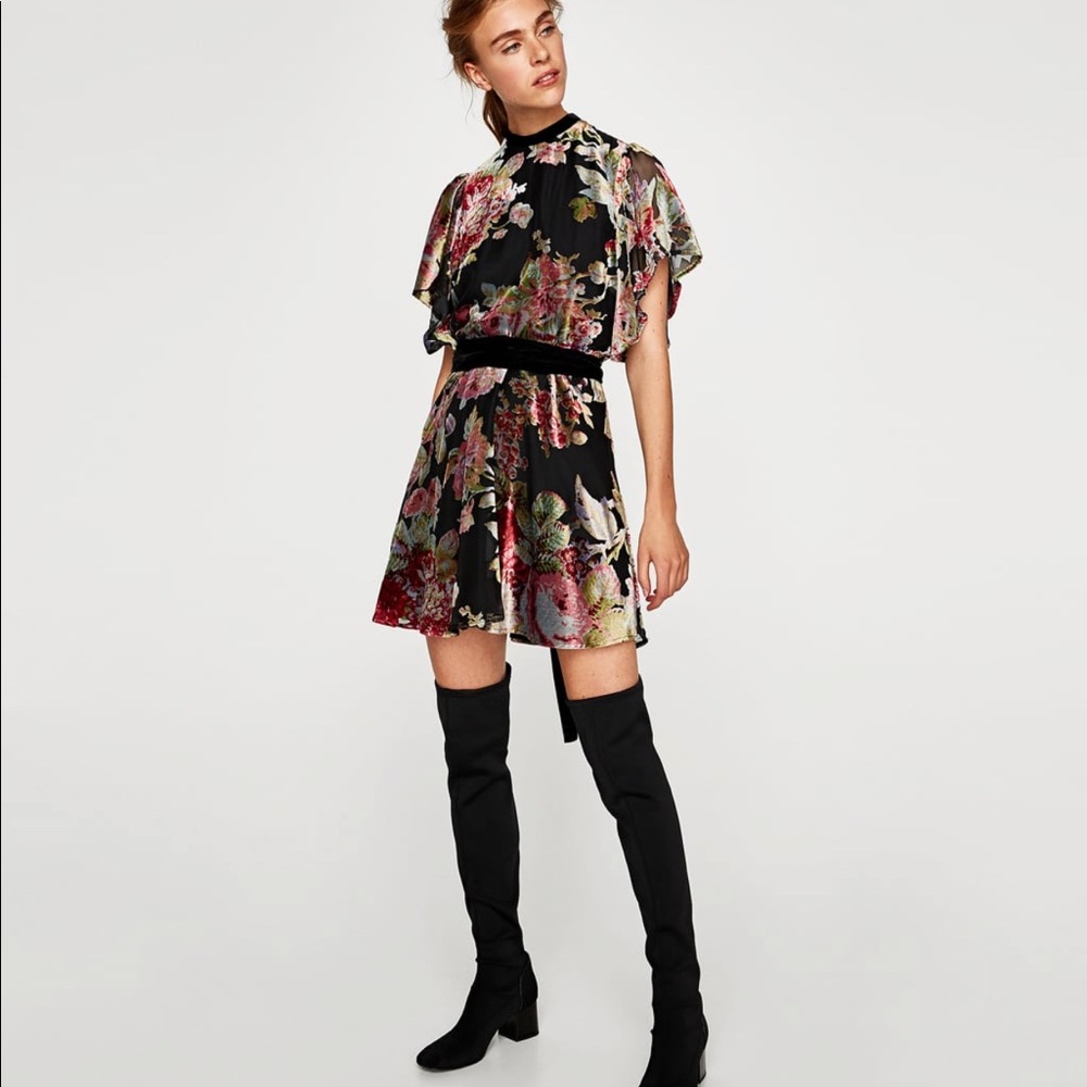 Zara floral dress with slightly open back